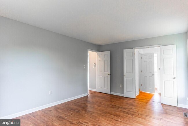 Building Photo - 121 Nottingham Ct