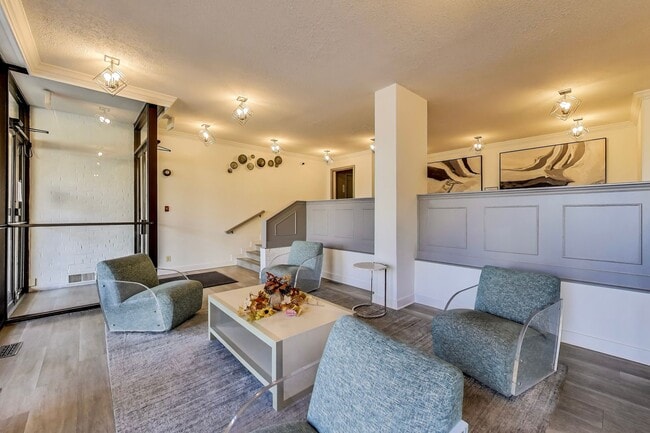 Building Photo - Sunny Studio in Downtown Rockville - ALL U...