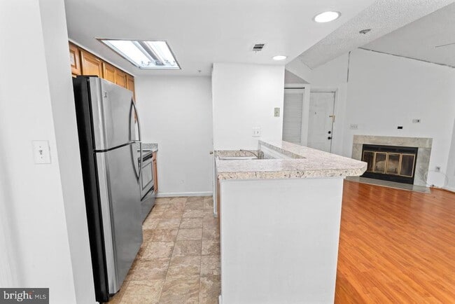 Building Photo - 1013 Fallcrest Ct