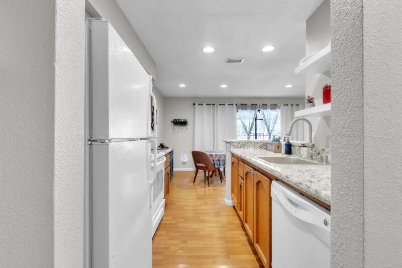 Building Photo - 2474 Larkspur Ln