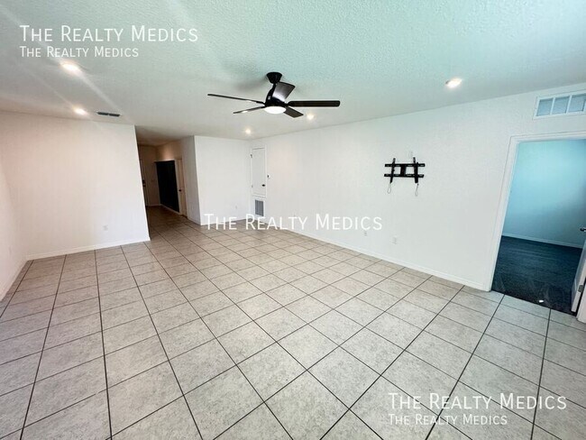 Building Photo - 320 Mariana Way