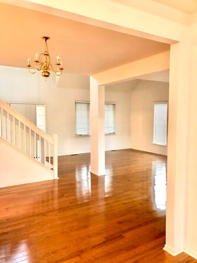 Building Photo - 6145 Gabrielle Ave