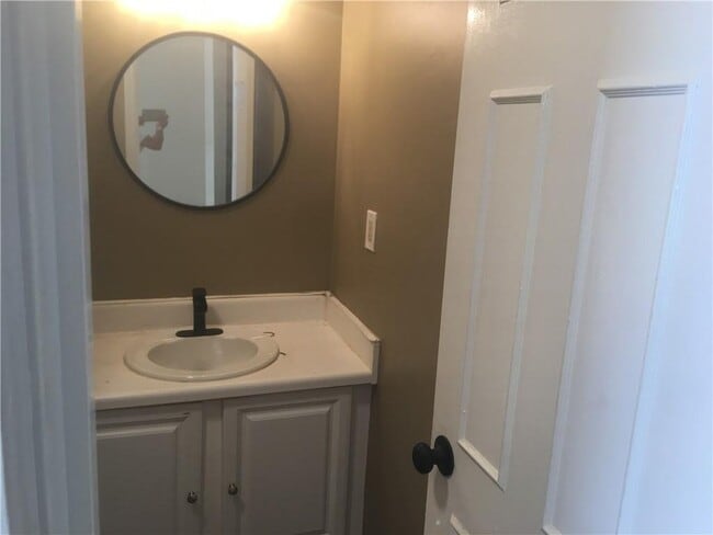 Building Photo - 335 Hamilton Ct