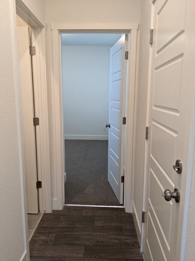 Building Photo - 2473 Pineda Dr