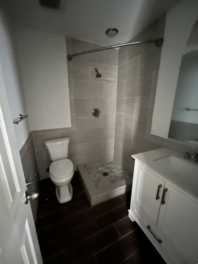 Building Photo - 1604 Parkview Ln