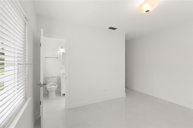 Building Photo - 439 Bargello Ave