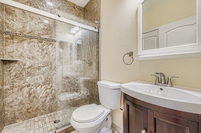 Building Photo - COME TOUR THIS BEAUTIFUL TOWNHOME. AVAILABLE NOW!