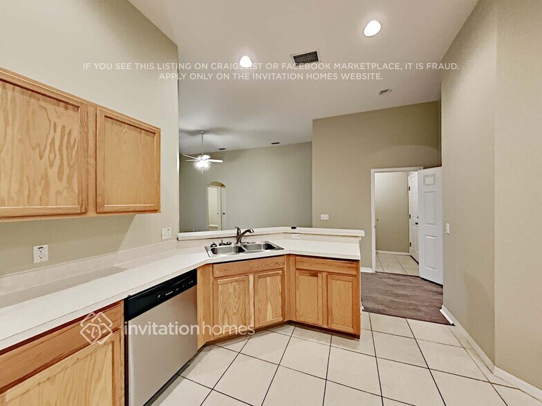 Building Photo - 246 Tower View Dr W