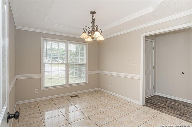 Building Photo - 402 Roundtree Dr
