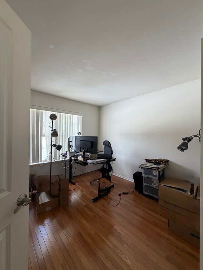 Building Photo - 2573 Waterbury Ln