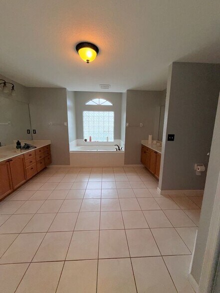 Building Photo - 7534 Coconut Blvd