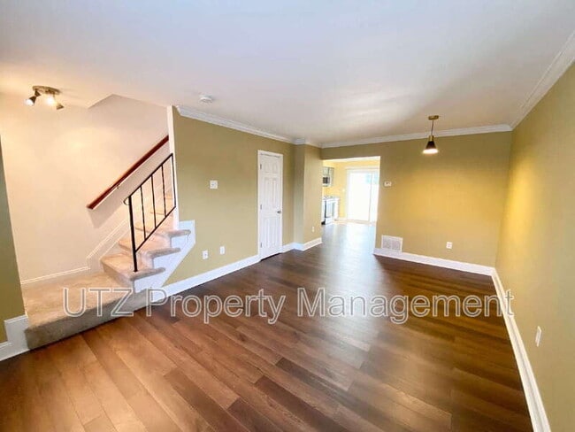 Building Photo - 538 Wellington Ct
