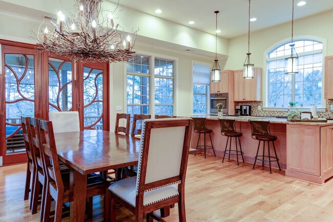 Building Photo - 376 Grandview Dr