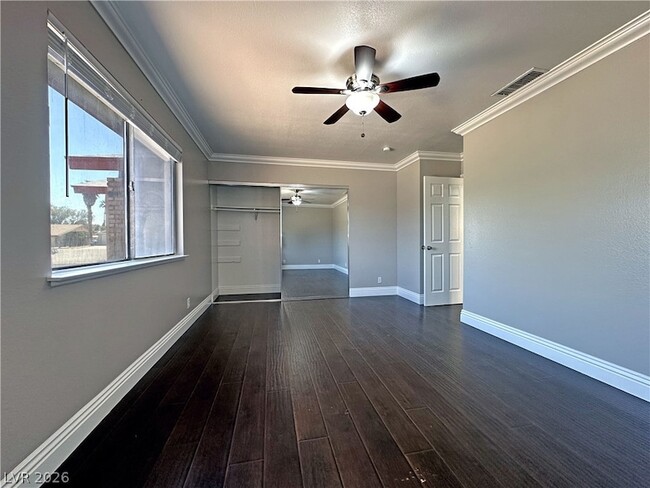 Building Photo - 2414 La Casa Dr