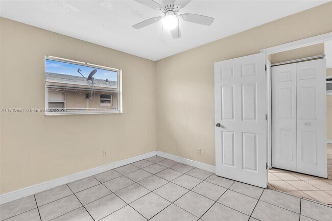 Building Photo - 2751 NW 14th Ct