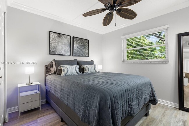 Building Photo - 1125 NE 16th Pl