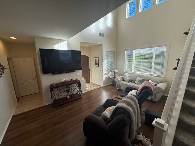 Building Photo - 4 Bedroom Home for Rent in Valencia Northp...