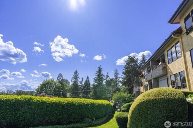 Building Photo - 2Bd/1.75Ba Kirkland Condo