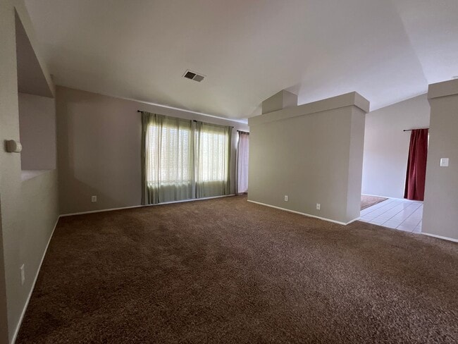 Building Photo - Single story Rosamond Home