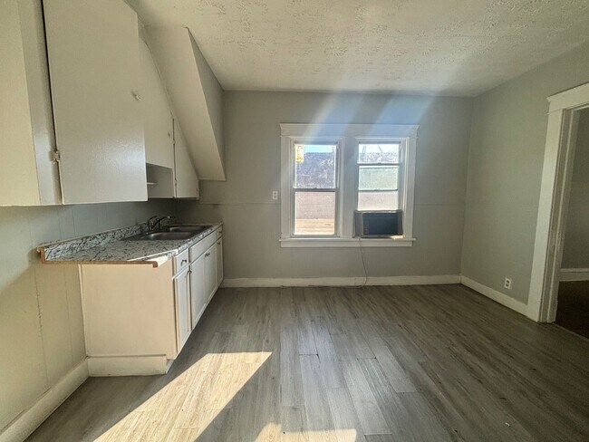 Building Photo - 12121 Angelus Ave