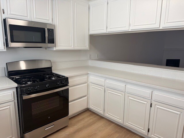 Building Photo - 17178 Chatsworth St