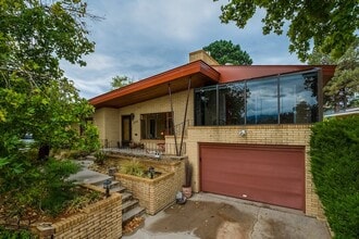 Building Photo - 305 Aliso Dr SE