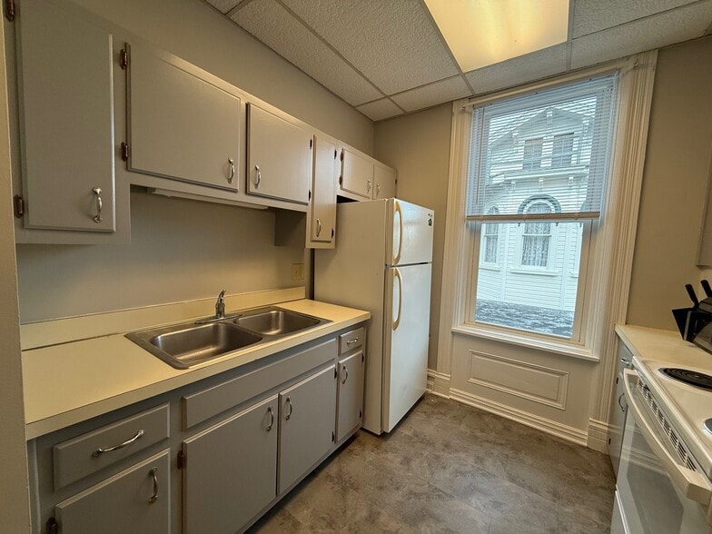 Kitchen - 112 W Main St