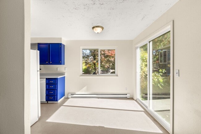 Building Photo - 2 bedroom, 1 bath near Mt. Tabor in SE Por...