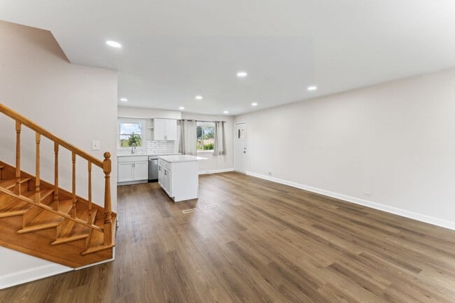 Building Photo - 427 Gilbert Dr