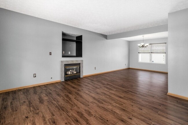 Building Photo - Spacious South Side Home with Garage!