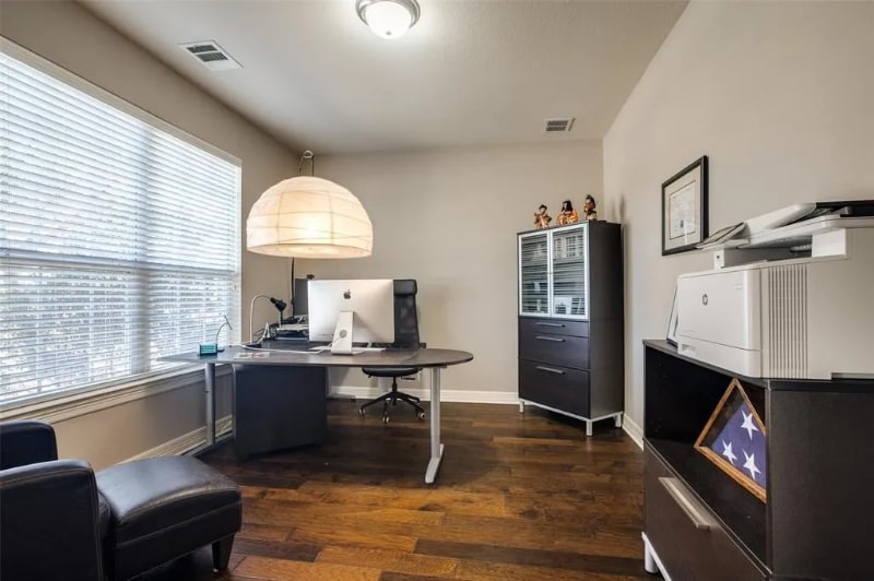 Building Photo - 905 High Meadow Rd