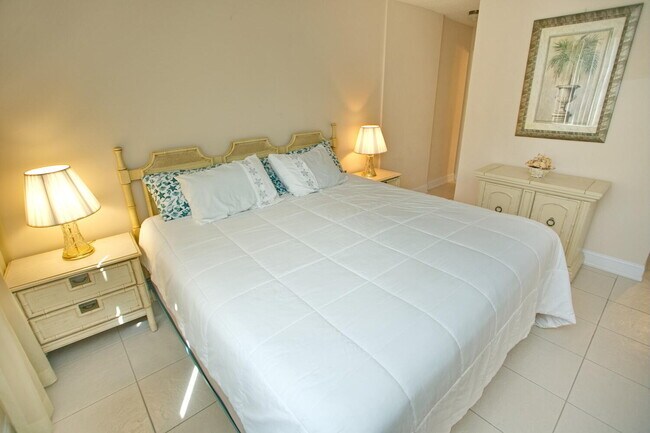 Building Photo - 1009 N Ocean Blvd