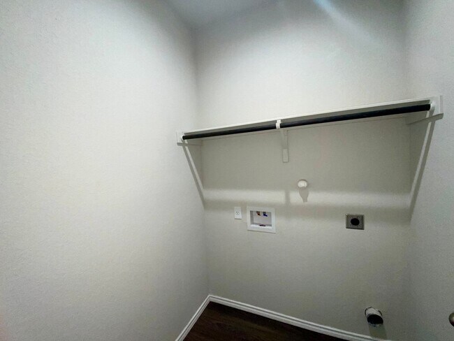 Building Photo - Luxury Duplex 3/2 in New Braunfels