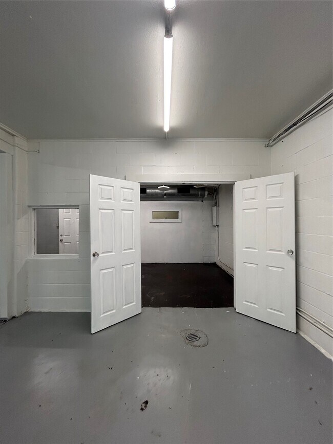 Building Photo - 1804 N Main St