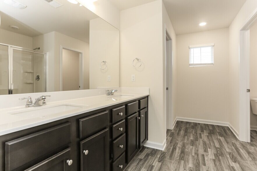 Building Photo - 215 Hamilton Pointe Dr