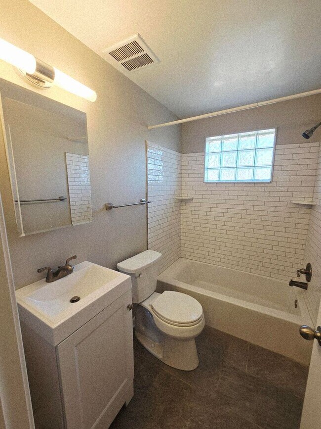 Building Photo - Newly Renovated 2-Bedroom, 1-Bathroom Home in Beechfield