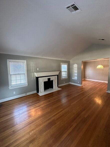 Building Photo - 1015 NW 40th St