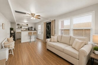 Building Photo - 609 Sealy Ave