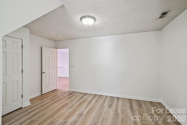Building Photo - 10630 Sleigh Bell Ln