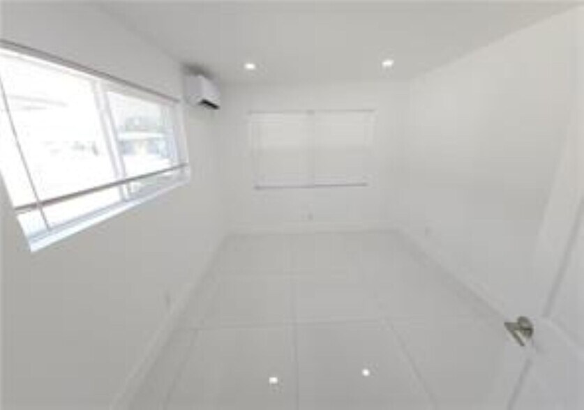 Building Photo - 50 NE 45th Ct