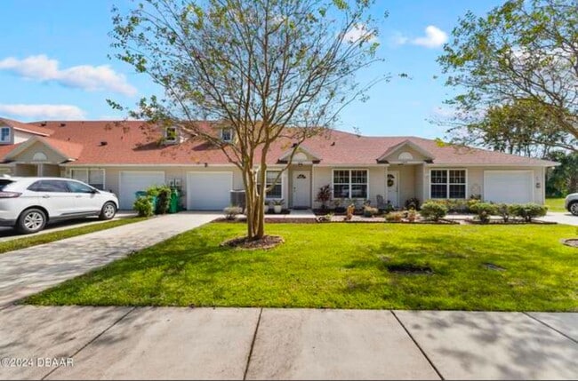Building Photo - 3 bed 2 bath Townhome