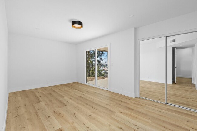 Building Photo - 700 Selma Pl
