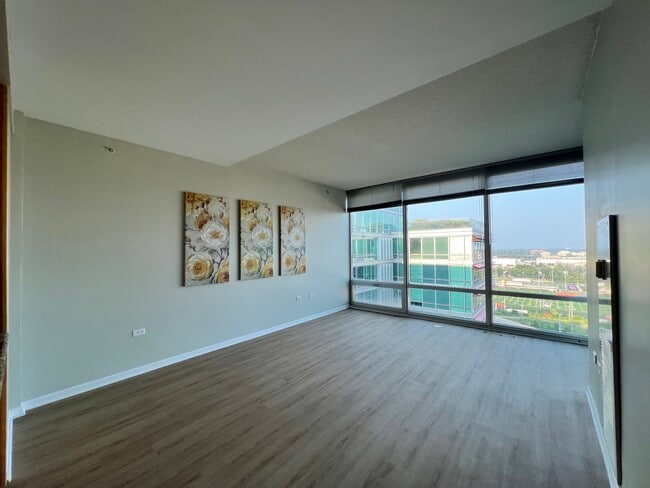 Building Photo - 9655 Woods Dr