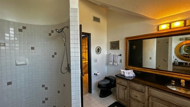 Building Photo - 1635 Royal Palm Dr S