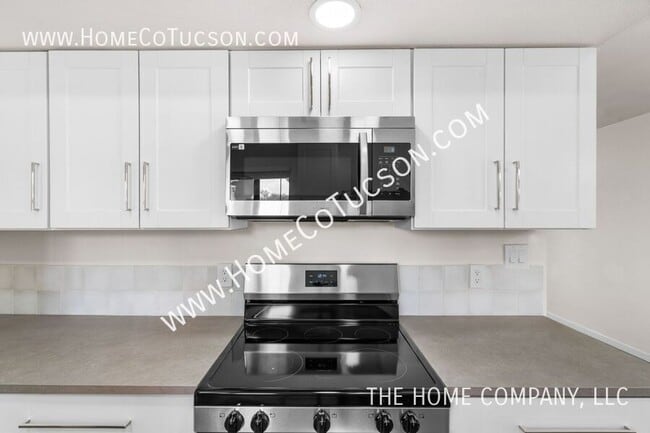 Building Photo - 7441 N Gilbert Pl