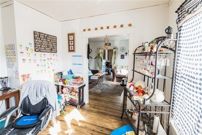 Building Photo - 839 E 26th St