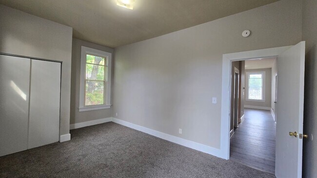 Building Photo - 2131 Staebler St