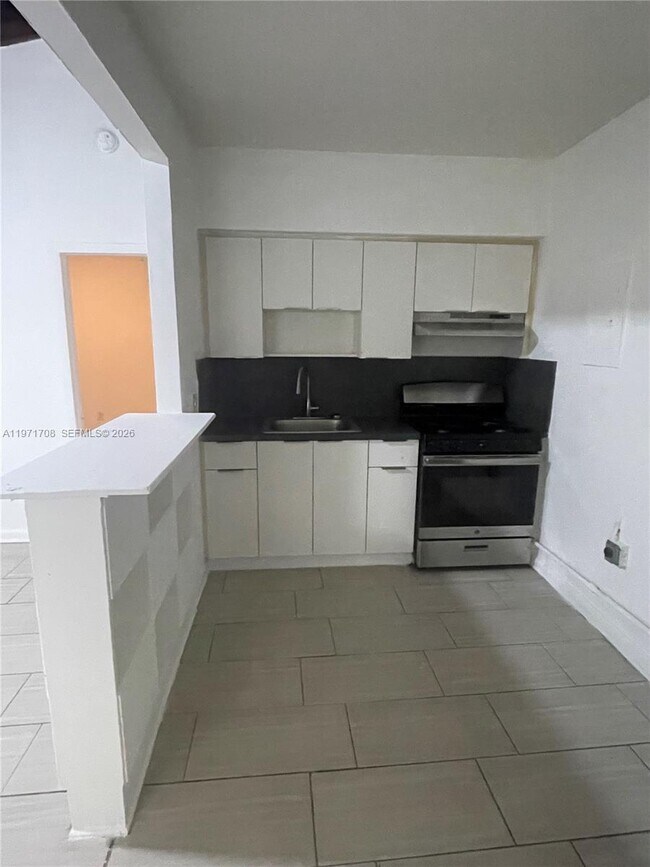 Building Photo - 760 NE 122nd St