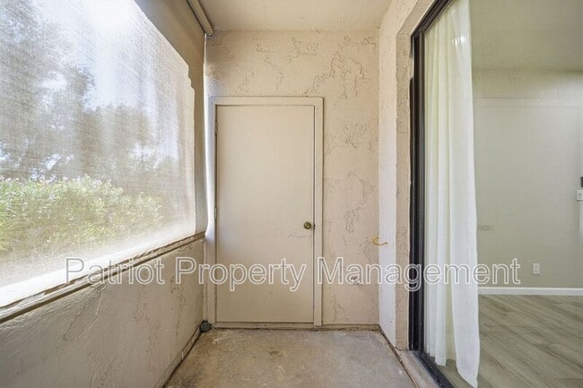 Building Photo - 9708-9708 E Vía Linda