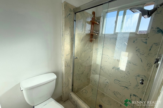 Building Photo - Bright and Spacious 3BD/3BA Home with Bonu...